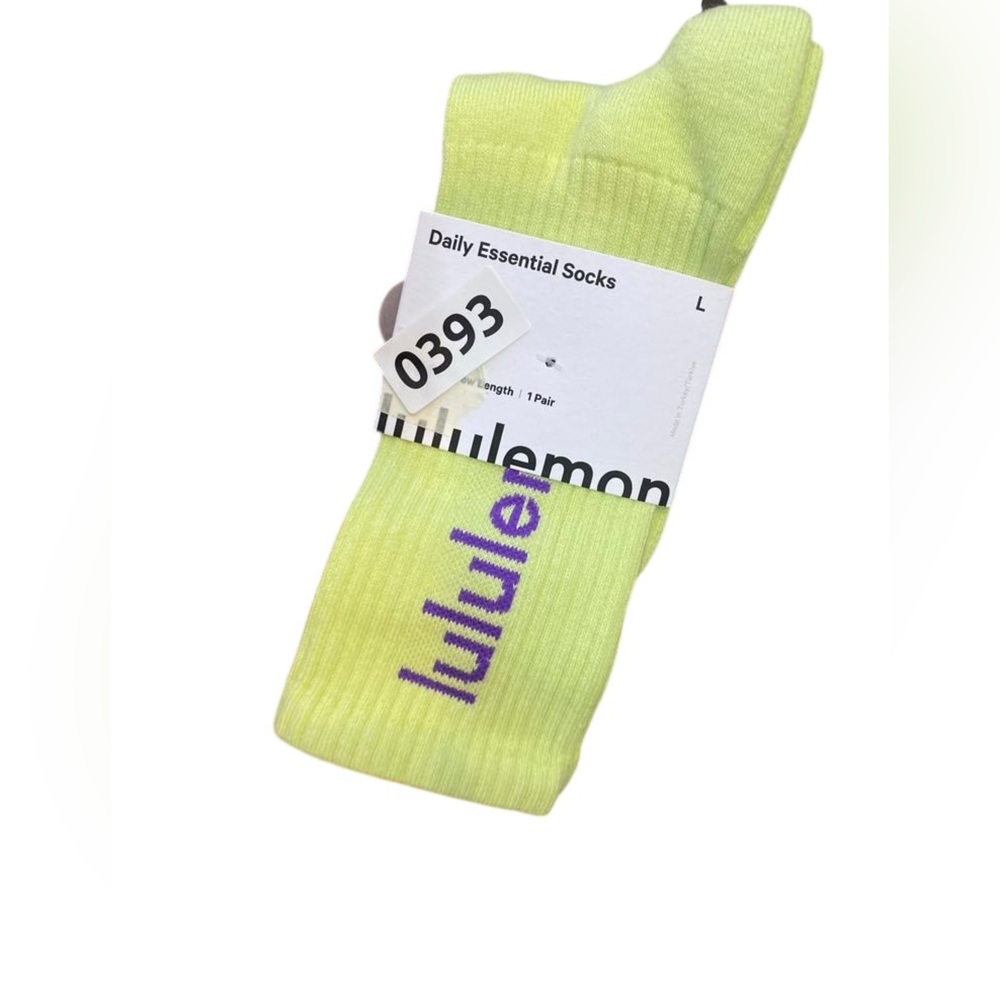 NWT Lululemon daily essential socks CRISPIN GREEN/ATOMIC PURPLE Size L